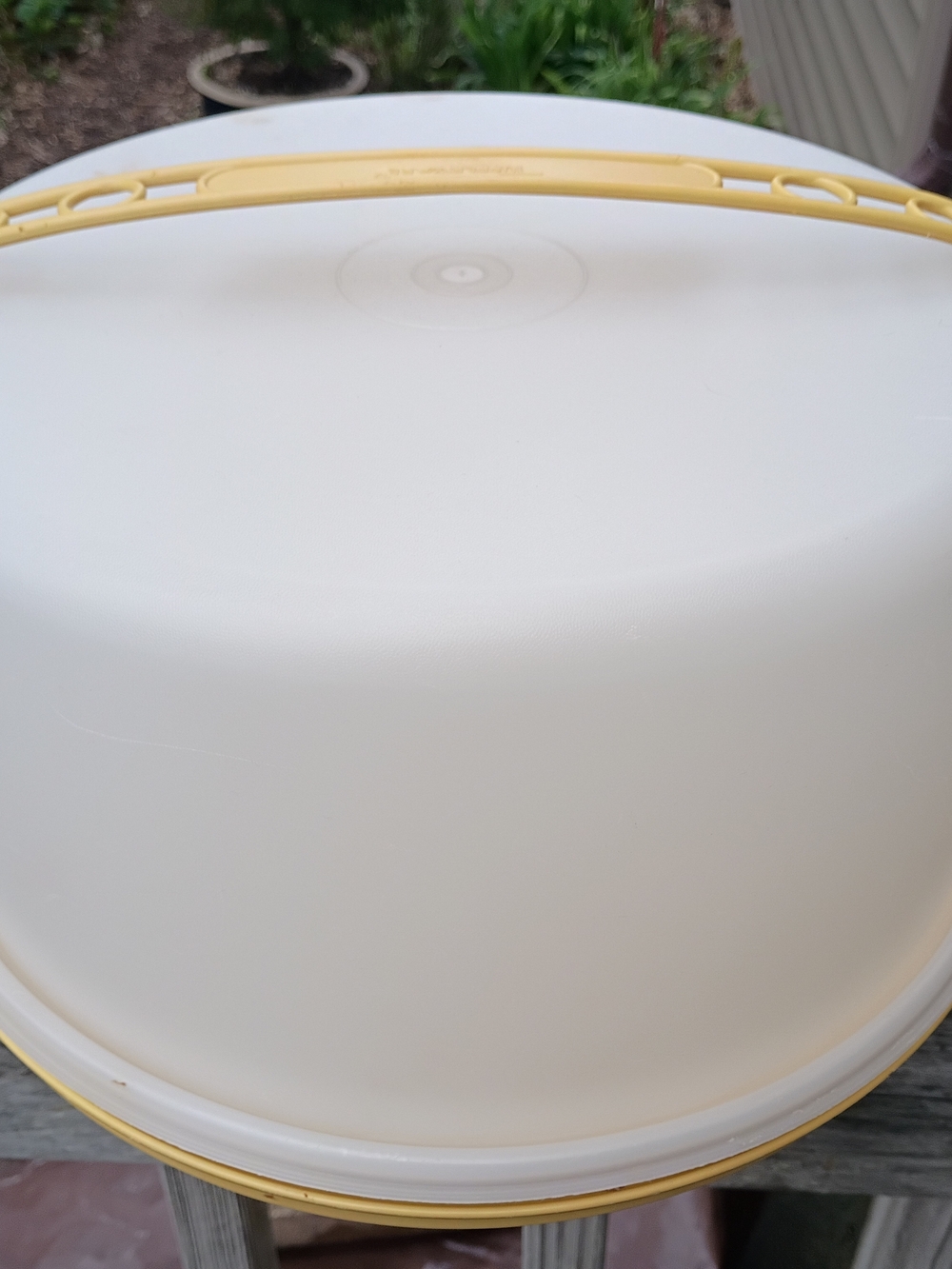 Vtg Tupperware Cake Carrier Harvest Gold COMPLETE!